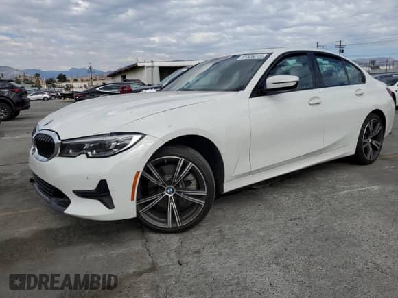 2022 BMW 3 Series 330i z VIN 3MW5R1J02N8C22890, wystawiony jako Copart lot #81526215 z przebiegiem 37 878 mil mil oraz Szkoda całkowita • Salvage title. Historia ofert i sprzedaży dostępna na DreamBid. Obrazek 1.