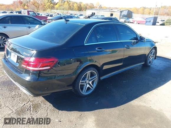 ✅ 2014 Mercedes-Benz E 350 Luxury • VIN: WDDHF8JBXEA885735 • Лот: 43622964. Опубликован ранее на IAAI с пробегом 98 601 миль. Бесплатный доступ к архиву аукционных продаж из США и подробный отчёт об истории автомобиля на DreamBid. Изображение 4.