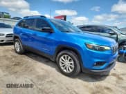 ✅ 2022 Jeep Cherokee Latitude Lux • VIN: 1C4PJMMN7ND545928 • Lot: 61455175. Wystawiony na Copart z przebiegiem 57 467 mil. Bezpłatny archiwum sprzedaży aukcyjnych z USA i szczegółowy raport historii pojazdu na DreamBid. Zdjęcie 4.