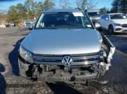 ✅ 2017 Volkswagen Tiguan S • VIN: WVGAV7AX9HK027199 • Lot: 43721533. Wystawiony na IAAI z przebiegiem 65 638 mil. Bezpłatny archiwum sprzedaży aukcyjnych z USA i szczegółowy raport historii pojazdu na DreamBid. Zdjęcie 13.