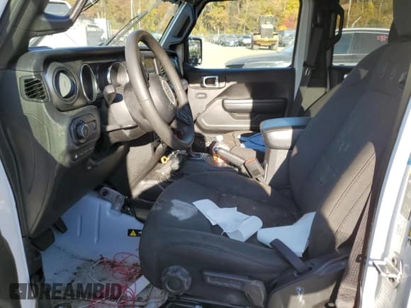 ✅ 2023 Jeep Wrangler • VIN: 1C4JJXN66PW628482 • Lot: 90037175. Wystawiony na Copart z przebiegiem 47 416 mil. Bezpłatny archiwum sprzedaży aukcyjnych z USA i szczegółowy raport historii pojazdu na DreamBid. Zdjęcie 7.