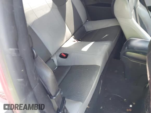 ✅ 2013 Hyundai Genesis Coupe 2.0T • VIN: KMHHT6KD2DU097886 • Lot: 41864894. Wystawiony na IAAI z przebiegiem 152 642 mil. Bezpłatny archiwum sprzedaży aukcyjnych z USA i szczegółowy raport historii pojazdu na DreamBid. Zdjęcie 8.