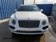 ✅ 2017 Bentley Bentayga W12 • VIN: SJAAC2ZV6HC015698 • Lot: 44499271. Wystawiony na Copart z przebiegiem 35 124 mil. Bezpłatny archiwum sprzedaży aukcyjnych z USA i szczegółowy raport historii pojazdu na DreamBid. Zdjęcie 5.