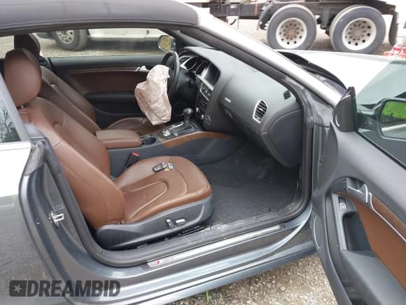 ✅ 2016 Audi A5 Premium Plus • VIN: WAUM2AFH7GN005656 • Lot: 41806220. Wystawiony na IAAI z przebiegiem 31 549 mil. Bezpłatny archiwum sprzedaży aukcyjnych z USA i szczegółowy raport historii pojazdu na DreamBid. Zdjęcie 5.