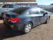 2015 Chevrolet Cruze LS z VIN 1G1PA5SH2F7297888, wystawiony jako IAAI lot #43445505 z przebiegiem 124 301 mil mil oraz . Historia ofert i sprzedaży dostępna na DreamBid. Obrazek 4.