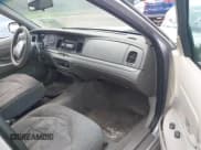 ✅ 2000 Ford Crown Victoria Police Interceptor • VIN: 2FAFP71W0YX183498 • Lot: 42388246. Wystawiony na IAAI z przebiegiem 250 591 mil. Bezpłatny archiwum sprzedaży aukcyjnych z USA i szczegółowy raport historii pojazdu na DreamBid. Zdjęcie 5.