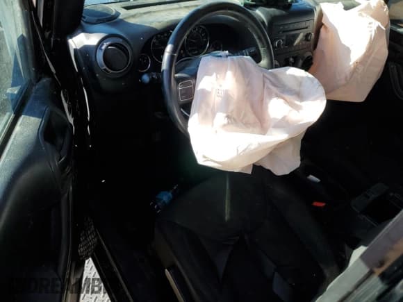 ✅ 2018 Jeep Wrangler Unlimited Sport S • VIN: 1C4HJWDG0JL899680 • Lot: 80740524. Listed on Copart with 160,628 mi. Free auction sales archive from the USA and detailed vehicle history report at DreamBid. Image 8.