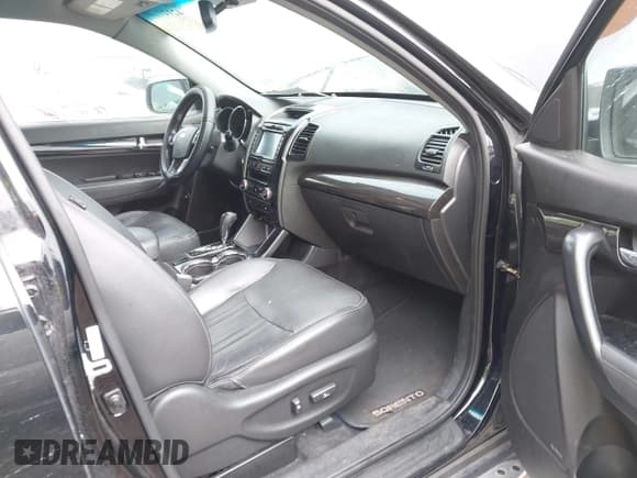 ✅ 2013 Kia Sorento EX • VIN: 5XYKU4A69DG365736 • Lot: 42127780. Listed on IAAI with 184,410 mi. Free auction sales archive from the USA and detailed vehicle history report at DreamBid. Image 5.