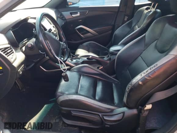 2016 Hyundai Veloster Turbo z VIN KMHTC6AEXGU254380, wystawiony jako Copart lot #60766373 z przebiegiem 135 056 mil mil oraz . Historia ofert i sprzedaży dostępna na DreamBid. Obrazek 7.