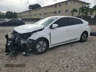 2020 Hyundai Ioniq SE с VIN KMHC75LC6LU202071, выставлен на аукционе Copart как лот 72952644 с пробегом 52 342 миль миль и На запчасти • Non repairable. История ставок и продаж доступна на DreamBid. Изображение 1.