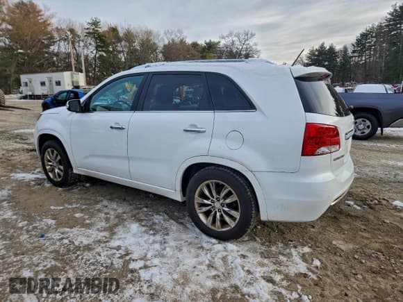 ✅ 2013 Kia Sorento SX • VIN: 5XYKW4A27DG354323 • Lot: 96260435. Listed on Copart with 188,887 mi. Free auction sales archive from the USA and detailed vehicle history report at DreamBid. Image 2.