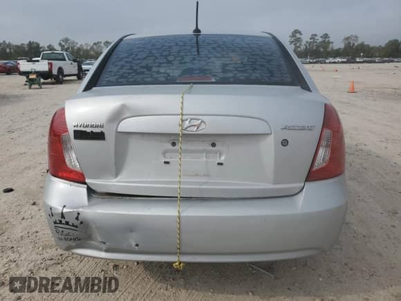 2010 Hyundai Accent GLS z VIN KMHCN4AC6AU500703, wystawiony jako Copart lot #82541114 z przebiegiem 188 357 mil mil oraz Szkoda całkowita • Salvage title. Historia ofert i sprzedaży dostępna na DreamBid. Obrazek 6.