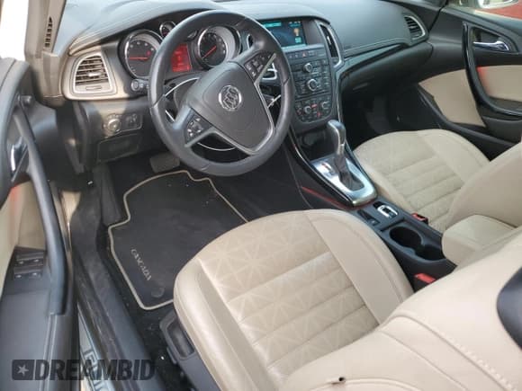 ✅ 2019 Buick Cascada Premium • VIN: W04WH3N58KG344348 • Лот: 52809325. Опубликован ранее на Copart с пробегом 35 600 миль. Бесплатный доступ к архиву аукционных продаж из США и подробный отчёт об истории автомобиля на DreamBid. Изображение 8.