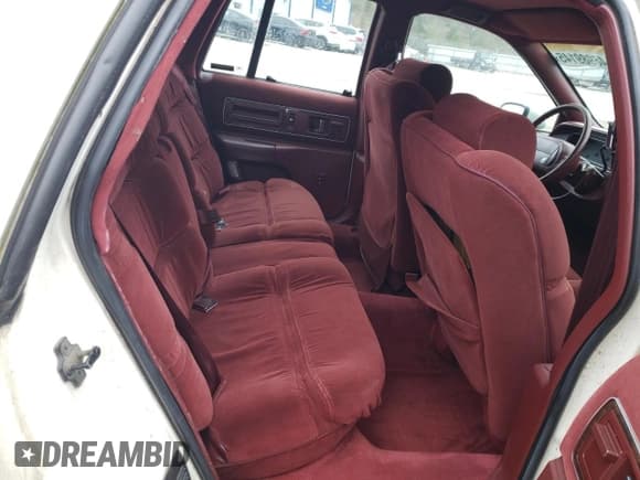 ✅ 1992 Buick Roadmaster Ltd • VIN: 1G4BT5371NR415025 • Lot: 48989145. Wystawiony na Copart z przebiegiem 54 138 mil. Bezpłatny archiwum sprzedaży aukcyjnych z USA i szczegółowy raport historii pojazdu na DreamBid. Zdjęcie 10.