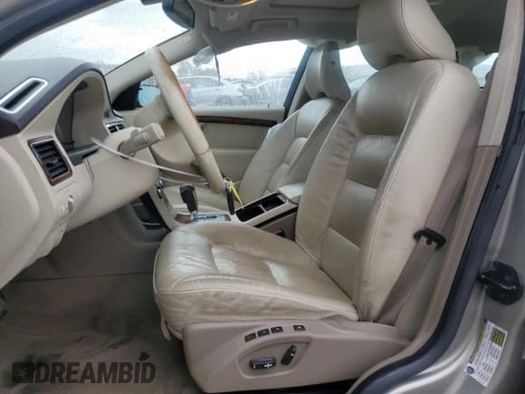 ✅ 2008 Volvo V70 • VIN: YV1BW982581011254 • Lot: 84570414. Wystawiony na Copart z przebiegiem 219 371 mil. Bezpłatny archiwum sprzedaży aukcyjnych z USA i szczegółowy raport historii pojazdu na DreamBid. Zdjęcie 7.