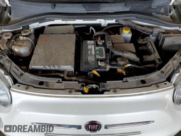 ✅ 2016 FIAT 500e • VIN: 3C3CFFGE6GT125697 • Lot: 66169415. Listed on Copart with 31,859 mi. Free auction sales archive from the USA and detailed vehicle history report at DreamBid. Image 11.