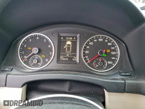 ✅ 2012 Volkswagen Tiguan S • VIN: WVGBV7AX5CW555151 • Lot: 94964635. Listed on Copart with 119,619 mi. Free auction sales archive from the USA and detailed vehicle history report at DreamBid. Image 9.