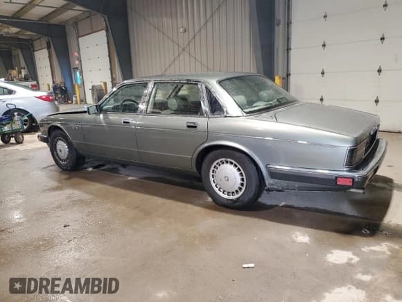 ✅ 1991 Jaguar XJ • VIN: SAJKY1748MC632623 • Лот: 87852355. Опубликован ранее на Copart с пробегом 73 112 миль. Бесплатный доступ к архиву аукционных продаж из США и подробный отчёт об истории автомобиля на DreamBid. Изображение 2.