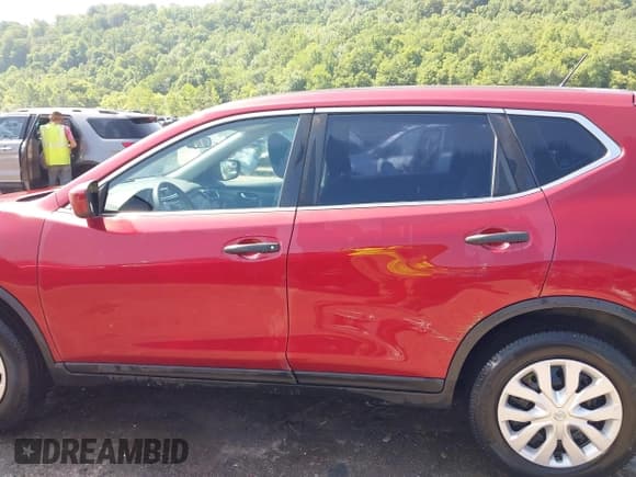✅ 2016 Nissan Rogue SV • VIN: 5N1AT2MV9GC822118 • Lot: 42642147. Listed on IAAI with 159,580 mi. Free auction sales archive from the USA and detailed vehicle history report at DreamBid. Image 15.