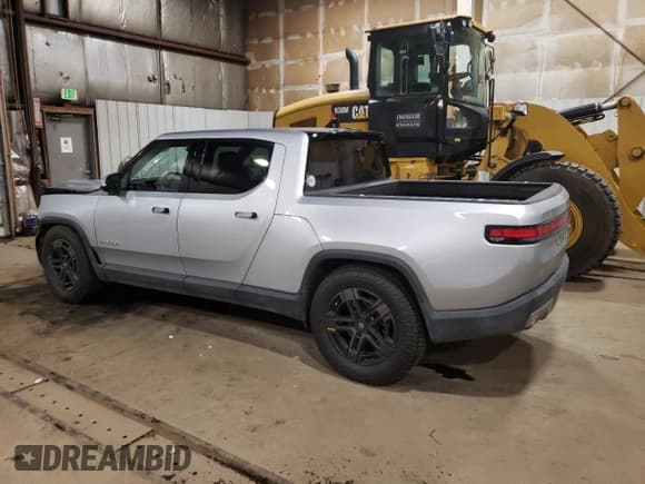 ✅ 2023 Rivian R1T Adventure • VIN: 7FCTGAAA9PN019546 • Lot: 70716645. Wystawiony na Copart z przebiegiem 41 334 mil. Bezpłatny archiwum sprzedaży aukcyjnych z USA i szczegółowy raport historii pojazdu na DreamBid. Zdjęcie 2.