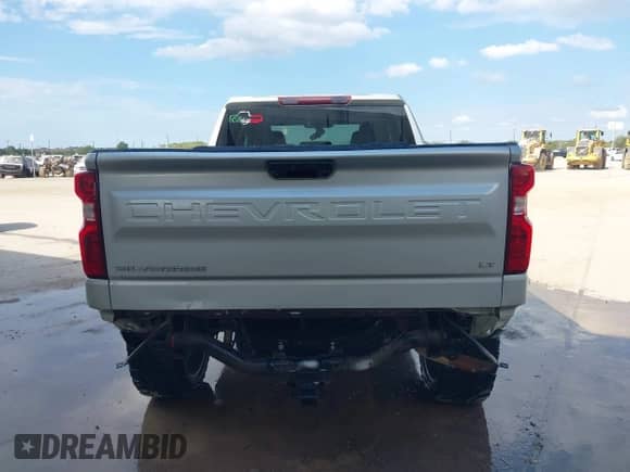 2020 Chevrolet Silverado 1500 LT с VIN 1GCRYDEDXLZ241406, выставлен на аукционе IAAI как лот 43300240 с пробегом 83 939 миль миль и . История ставок и продаж доступна на DreamBid. Изображение 17.