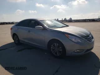 ✅ 2013 Hyundai Sonata GLS • VIN: 5NPEB4AC4DH605728 • Lot: 71547984. Listed on Copart with 136,689 mi. Free auction sales archive from the USA and detailed vehicle history report at DreamBid. Image 4.