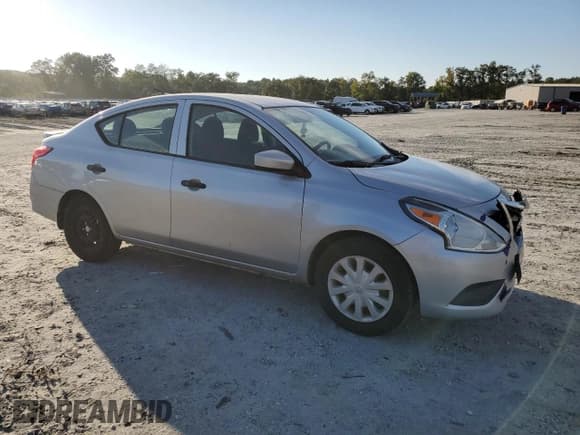 ✅ 2018 Nissan Versa S Plus • VIN: 3N1CN7AP9JL801617 • Lot: 84981385. Wystawiony na Copart z przebiegiem 41 811 mil. Bezpłatny archiwum sprzedaży aukcyjnych z USA i szczegółowy raport historii pojazdu na DreamBid. Zdjęcie 4.