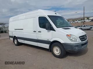 ✅ 2011 Mercedes-Benz Sprinter Cargo • VIN: WD3PE8CB2B5597647 • Lot: 42634208. Wystawiony na IAAI z przebiegiem 255 864 mil. Bezpłatny archiwum sprzedaży aukcyjnych z USA i szczegółowy raport historii pojazdu na DreamBid. Zdjęcie 1.