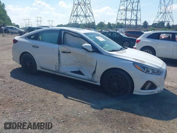 2018 Hyundai Sonata Limited with VIN 5NPE34AB0JH620405, listed as a IAAI auction lot 42707894 with 71,941 mi miles and . Bid and sale history available at DreamBid. Image 1.