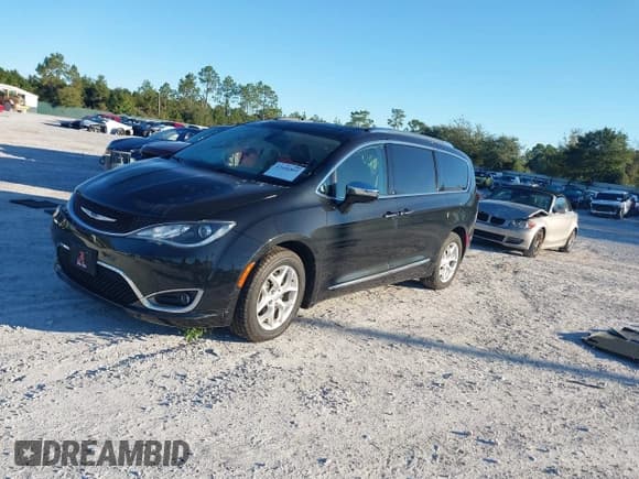 ✅ 2020 Chrysler Pacifica Limited • VIN: 2C4RC1GG0LR109673 • Лот: 43600805. Опубликован ранее на IAAI с пробегом 57 384 миль. Бесплатный доступ к архиву аукционных продаж из США и подробный отчёт об истории автомобиля на DreamBid. Изображение 18.
