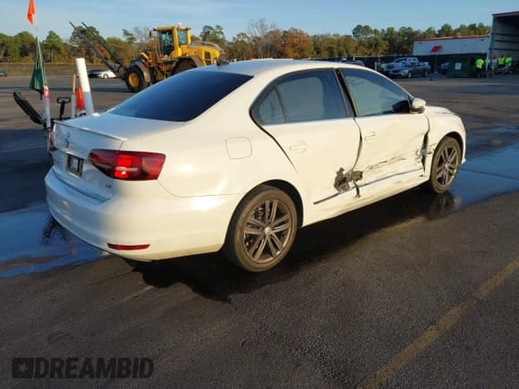 ✅ 2018 Volkswagen Jetta SEL • VIN: 3VWL17AJ2JM237630 • Lot: 43797790. Listed on IAAI with 58,830 mi. Free auction sales archive from the USA and detailed vehicle history report at DreamBid. Image 4.