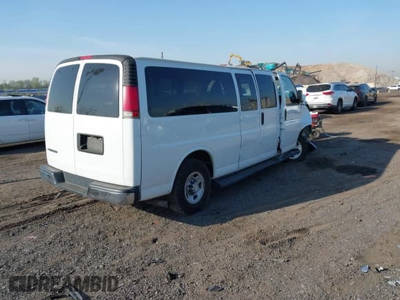 ✅ 2020 Chevrolet Express Passenger LT • VIN: 1GAZGPFG3L1177956 • Lot: 42084384. Listed on IAAI with 76,879 mi. Free auction sales archive from the USA and detailed vehicle history report at DreamBid. Image 4.