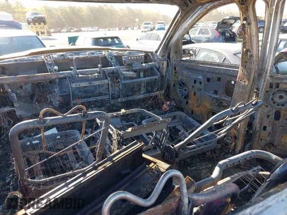 2006 Dodge 3500 SLT z VIN 3D7LX38C26G235602, wystawiony jako IAAI lot #41894590 z przebiegiem Nie podano mil oraz . Historia ofert i sprzedaży dostępna na DreamBid. Obrazek 13.