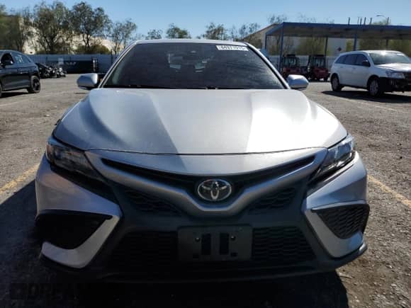 2022 Toyota Camry SE z VIN 4T1G11AK1NU680892, wystawiony jako Copart lot #84971915 z przebiegiem 50 045 mil mil oraz Szkoda całkowita • Salvage title. Historia ofert i sprzedaży dostępna na DreamBid. Obrazek 5.