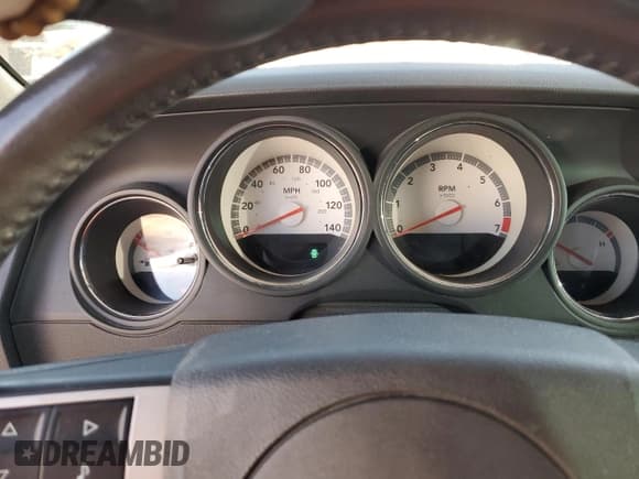 ✅ 2010 Dodge Challenger SE • VIN: 2B3CJ4DV3AH184498 • Lot: 46546255. Wystawiony na Copart z przebiegiem 98 220 mil. Bezpłatny archiwum sprzedaży aukcyjnych z USA i szczegółowy raport historii pojazdu na DreamBid. Zdjęcie 9.