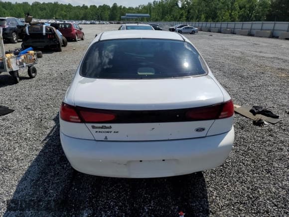 ✅ 1999 Ford Escort SE • VIN: 1FAFP13P3XW202641 • Лот: 54874825. Опубликован ранее на Copart с пробегом 136 767 миль. Бесплатный доступ к архиву аукционных продаж из США и подробный отчёт об истории автомобиля на DreamBid. Изображение 6.