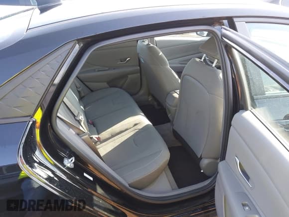 ✅ 2025 Hyundai Elantra SEL Sport • VIN: KMHLM4DG8SU958648 • Lot: 42748335. Listed on IAAI with 3,466 mi. Free auction sales archive from the USA and detailed vehicle history report at DreamBid. Image 8.