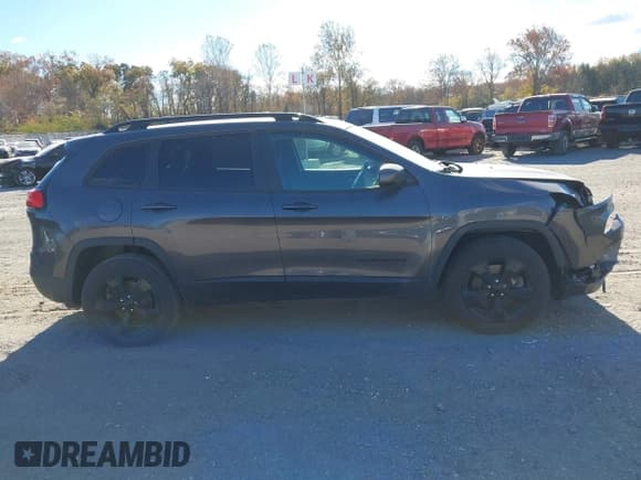 ✅ 2018 Jeep Cherokee Latitude • VIN: 1C4PJMCB5JD575754 • Lot: 43616882. Wystawiony na IAAI z przebiegiem 47 899 mil. Bezpłatny archiwum sprzedaży aukcyjnych z USA i szczegółowy raport historii pojazdu na DreamBid. Zdjęcie 12.