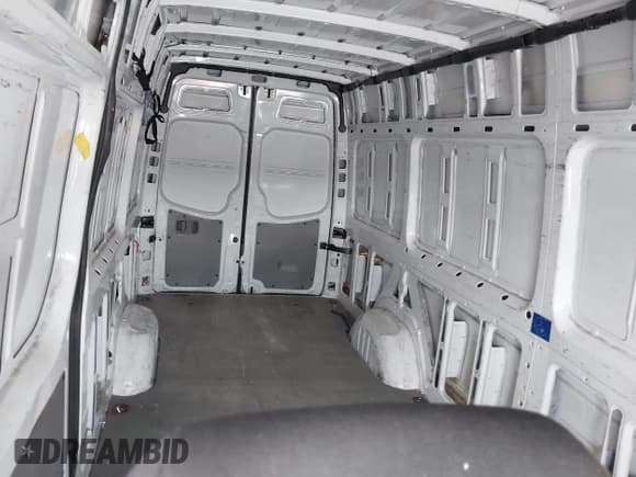 ✅ 2015 Mercedes-Benz Sprinter Cargo • VIN: WD3PE8CC2F5954260 • Lot: 42763124. Listed on IAAI with 268,853 mi. Free auction sales archive from the USA and detailed vehicle history report at DreamBid. Image 8.