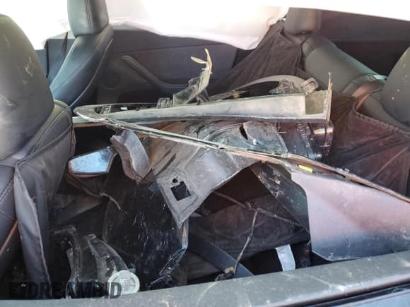 ✅ 2024 Tesla Model Y • VIN: 7SAYGDED8RA330260 • Lot: 86276315. Wystawiony na Copart z przebiegiem Nie podano. Bezpłatny archiwum sprzedaży aukcyjnych z USA i szczegółowy raport historii pojazdu na DreamBid. Zdjęcie 10.