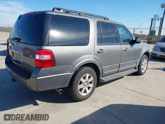 ✅ 2010 Ford Expedition SSV • VIN: 1FMJU1F54AEB56639 • Lot: 43815192. Wystawiony na IAAI z przebiegiem 192 478 mil. Bezpłatny archiwum sprzedaży aukcyjnych z USA i szczegółowy raport historii pojazdu na DreamBid. Zdjęcie 4.
