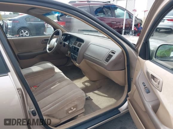 ✅ 1996 Toyota Avalon XL • VIN: 4T1BF12B5TU081498 • Lot: 43447174. Listed on IAAI with 189,829 mi. Free auction sales archive from the USA and detailed vehicle history report at DreamBid. Image 5.
