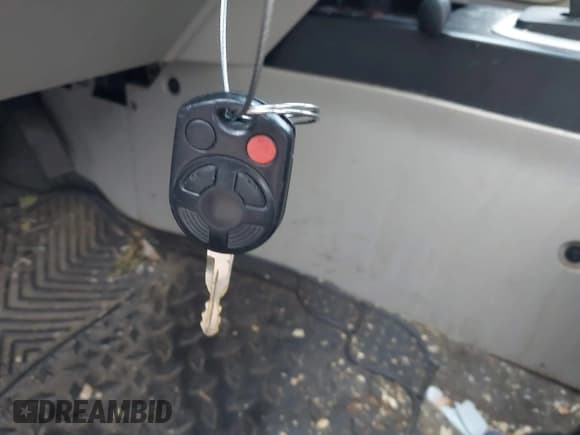 ✅ 2010 Ford Escape XLS • VIN: 1FMCU0C72AKB90895 • Lot: 43871945. Listed on IAAI with 224,602 mi. Free auction sales archive from the USA and detailed vehicle history report at DreamBid. Image 11.