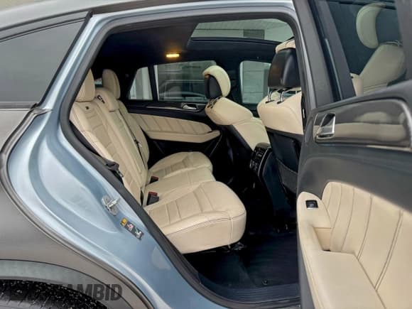 ✅ 2018 Mercedes-Benz GLE 63 S AMG • VIN: 4JGED7FB9JA099811 • Lot: 96269655. Wystawiony na Copart z przebiegiem 84 852 mil. Bezpłatny archiwum sprzedaży aukcyjnych z USA i szczegółowy raport historii pojazdu na DreamBid. Zdjęcie 5.