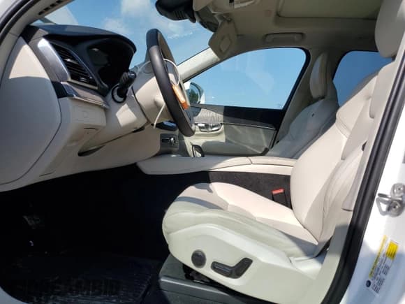 ✅ 2023 Volvo XC90 Plus • VIN: YV4L12PN7P1985471 • Lot: 69778255. Listed on Copart with 52,374 mi. Free auction sales archive from the USA and detailed vehicle history report at DreamBid. Image 7.