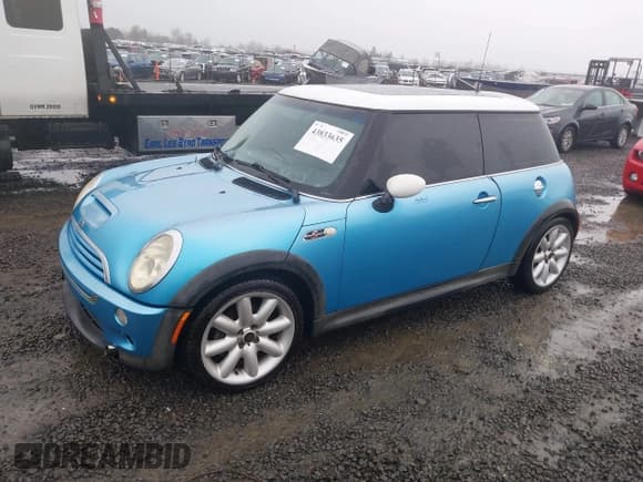 ✅ 2003 MINI Hardtop S • VIN: WMWRE33423TD59989 • Lot: 43833635. Wystawiony na IAAI z przebiegiem 99 923 mil. Bezpłatny archiwum sprzedaży aukcyjnych z USA i szczegółowy raport historii pojazdu na DreamBid. Zdjęcie 2.