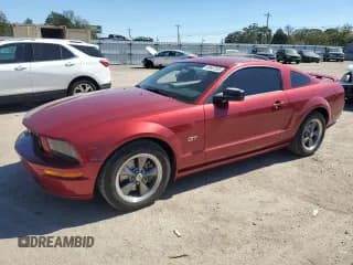 ✅ 2005 Ford Mustang GT Deluxe • VIN: 1ZVFT82H855226457 • Лот: 86697535. Опубликован ранее на Copart с пробегом 116 234 миль. Бесплатный доступ к архиву аукционных продаж из США и подробный отчёт об истории автомобиля на DreamBid. Изображение 1.