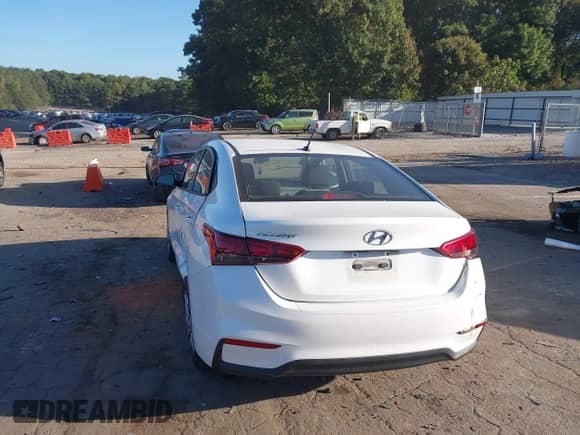 2019 Hyundai Accent SE z VIN 3KPC24A30KE042153, wystawiony jako IAAI lot #43367466 z przebiegiem 114 895 mil mil oraz . Historia ofert i sprzedaży dostępna na DreamBid. Obrazek 3.