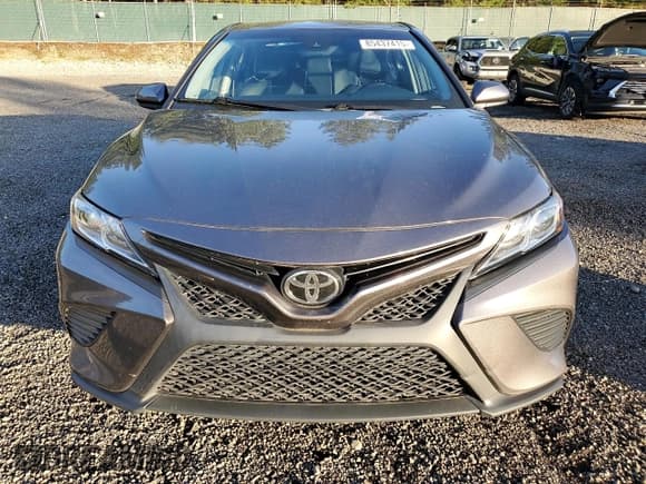 ✅ 2020 Toyota Camry SE • VIN: 4T1G11AK6LU328016 • Lot: 85437415. Wystawiony na Copart z przebiegiem 86 679 mil. Bezpłatny archiwum sprzedaży aukcyjnych z USA i szczegółowy raport historii pojazdu na DreamBid. Zdjęcie 5.