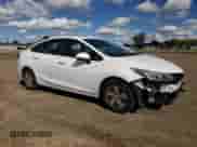 2017 Chevrolet Cruze LS z VIN 1G1BC5SM0H7133429, wystawiony jako Copart lot #82225725 z przebiegiem 161 844 mil mil oraz Szkoda całkowita • Salvage title. Historia ofert i sprzedaży dostępna na DreamBid. Obrazek 4.